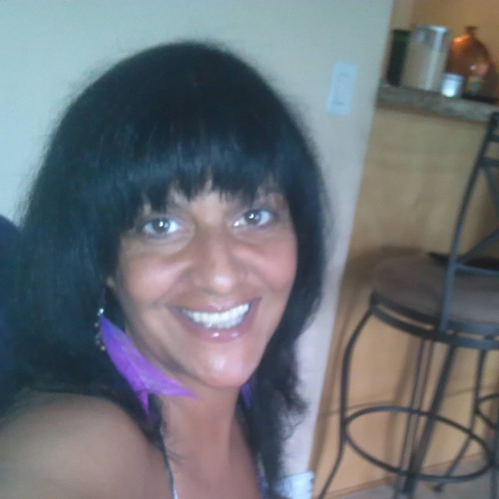 Meet your Posher, Dania